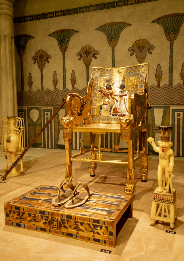 ツタンカーメンの黄金の玉座
