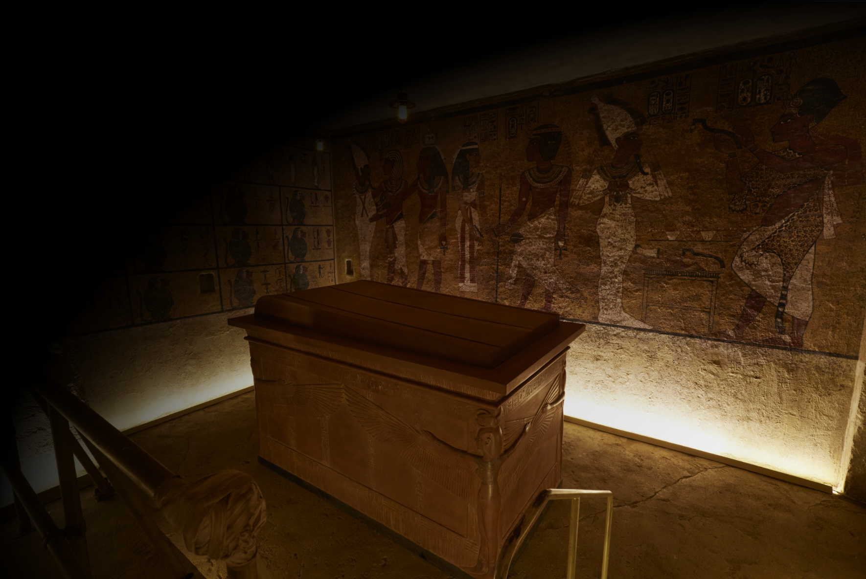 ツタンカーメンの王墓は実物と寸分違わない広さで、天井壁画まで360°再現