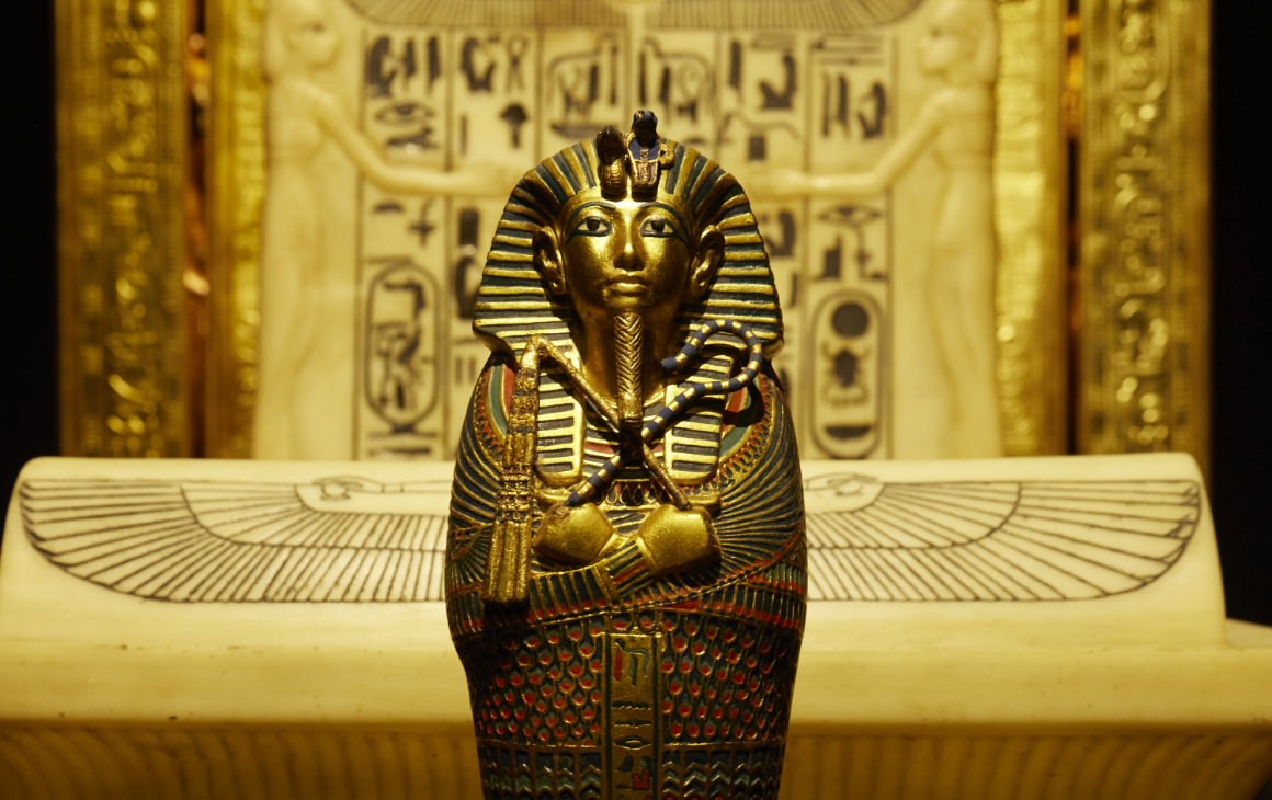 ツタンカーメンにまつわる7つの謎を巡り、古代エジプトを知る旅へ